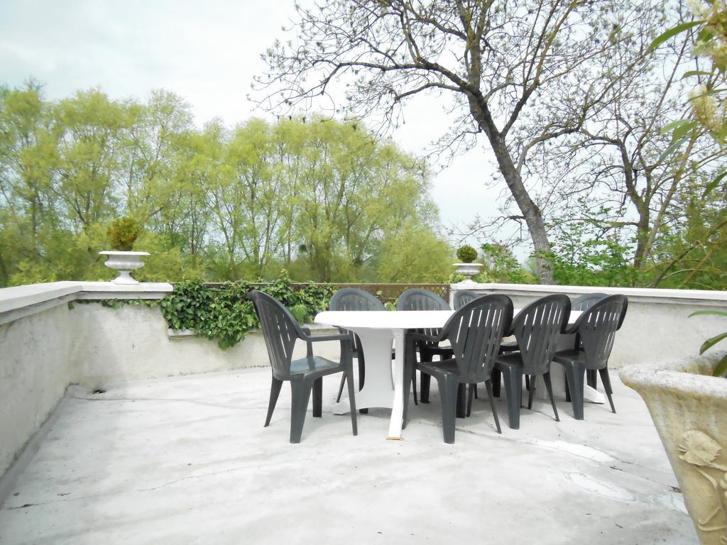 Les Bains Bed & Breakfast Cheny 外观 照片